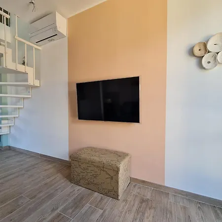 Ama Homes - Balcony Lakeview Bellagio