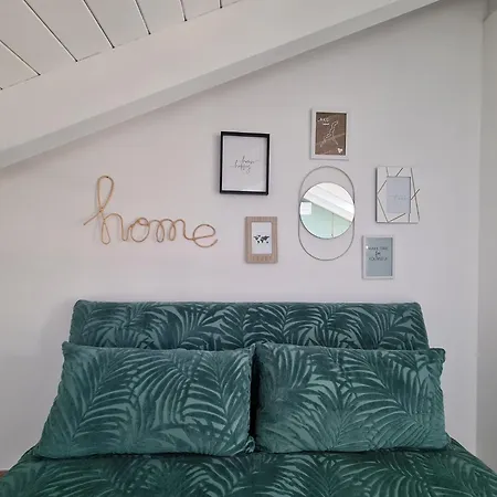 Ama Homes - Balcony Lakeview Apartment *