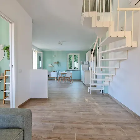 Ama Homes - Balcony Lakeview Lejlighed *